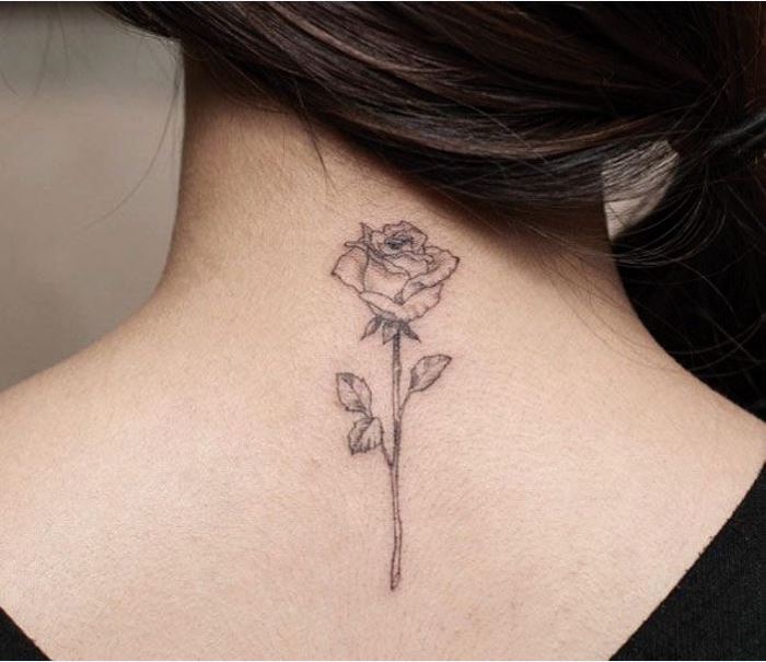 tatouage Discret Rose Sur La Nuque 