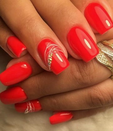 nail Art Rouge Glamour Et Diamant