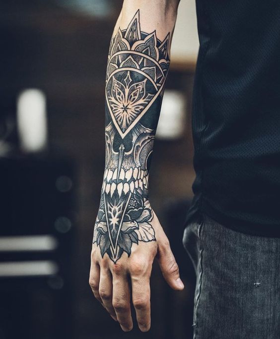 tatouage ornemental Crâne Et Fleur 