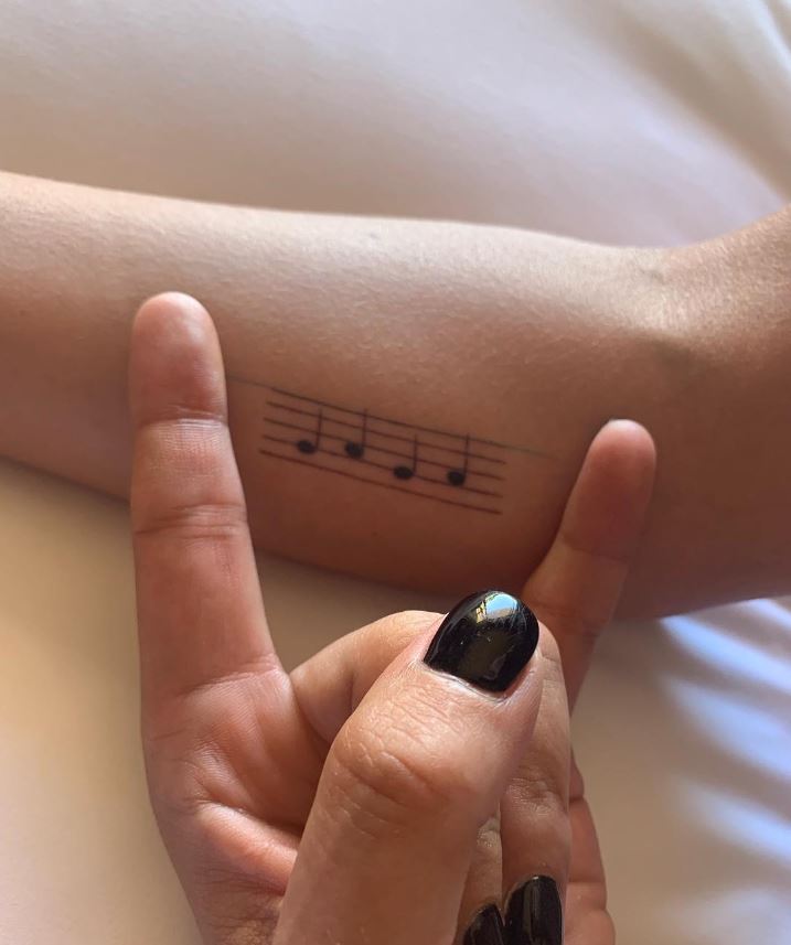 Tatouage Femme Minimaliste Note De Musique Lady Gaga 