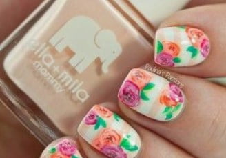 nail Art Fleur De Rose Coloré