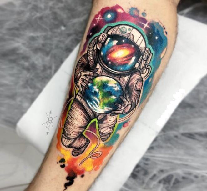 tatouage graphique Astronaute sur la jambe