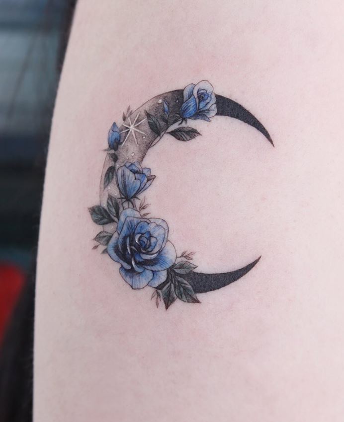 Tatouage Lune Et Roses Bleues