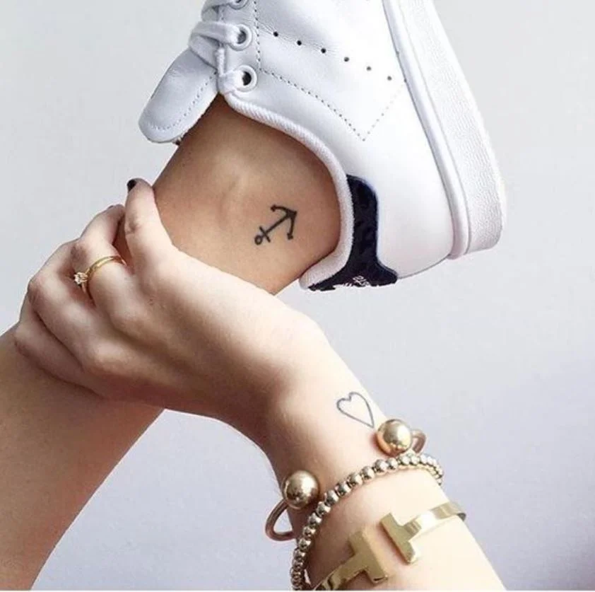 Tatouage femme minimaliste 100 photos pour vous inspirer