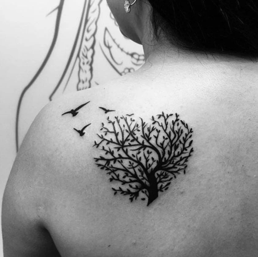 tatouage arbre de vie sur le cou