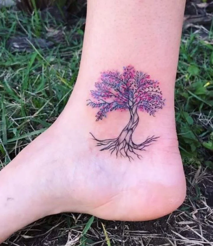 tatouage arbre de vie sur le cou