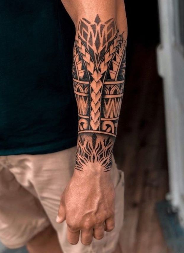 Tatouage Polynésien Homme Sur L'avant Bras 