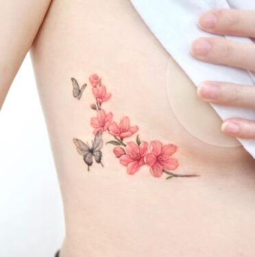 Tatouage Fleur De Cerisier Et Duo De Papillon