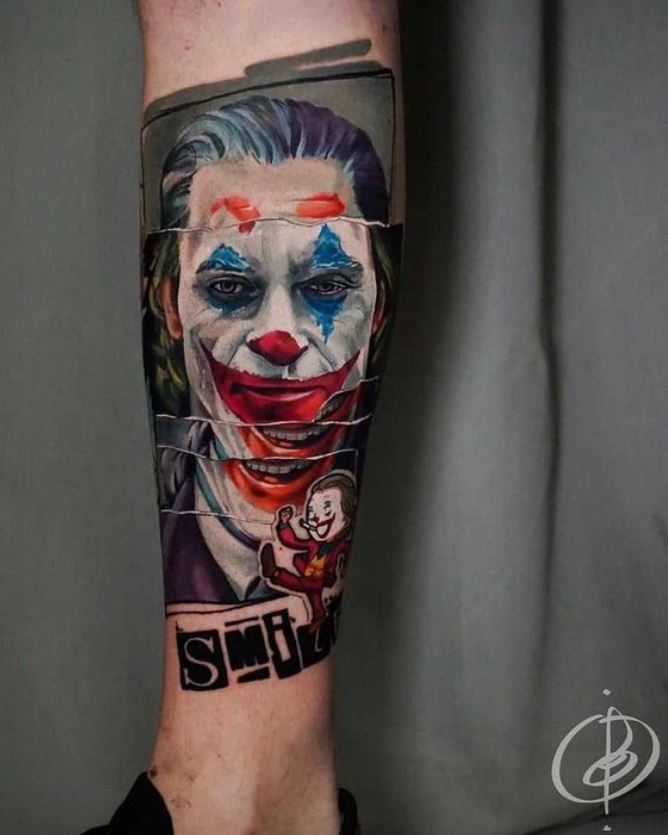 Tatouage Joker à Découpe Et Mot 