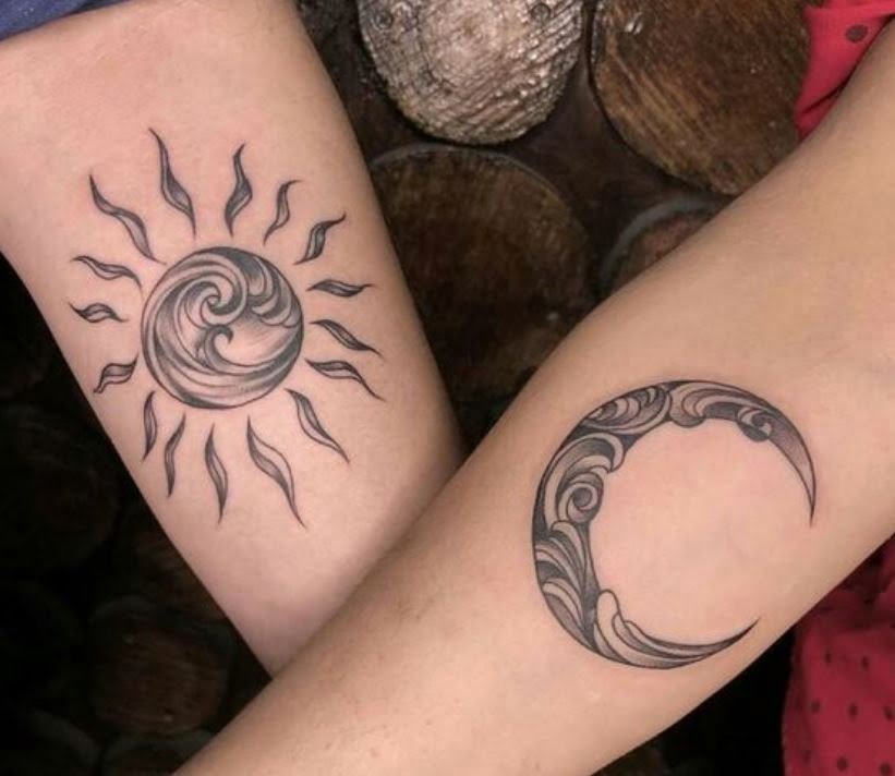 Tatouage Meilleure Amie Soleil Et Lune à Filigranes 