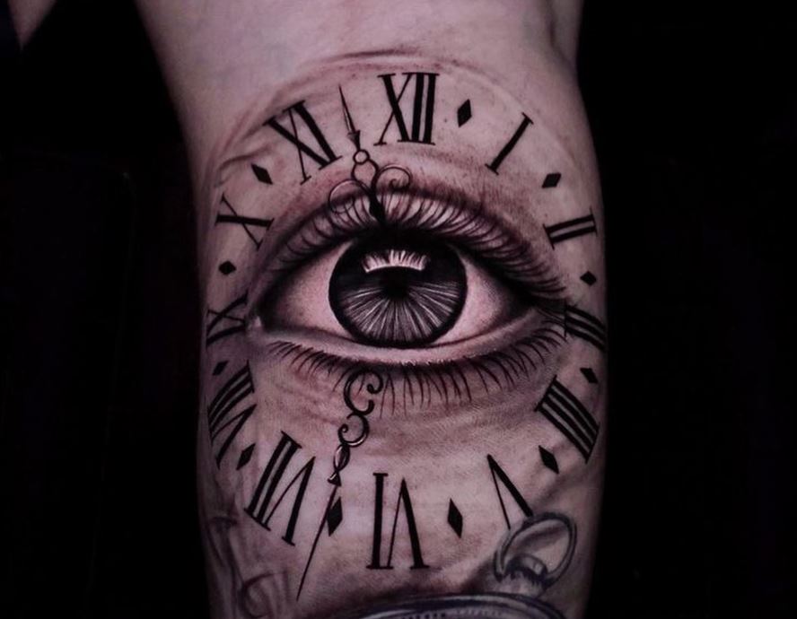 Tatouage Horloge Avec Fond D'oeil 