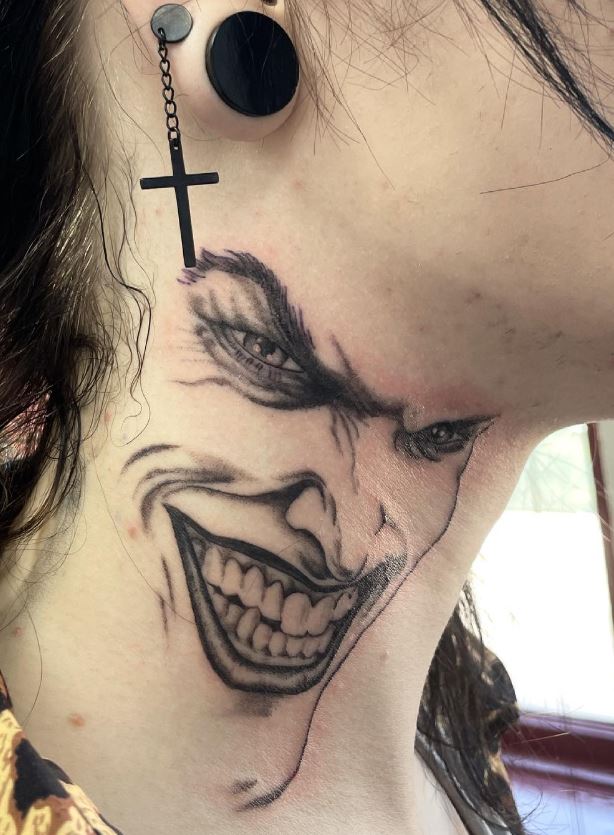 Tatouage Visage Sourcilleux Du Joker 