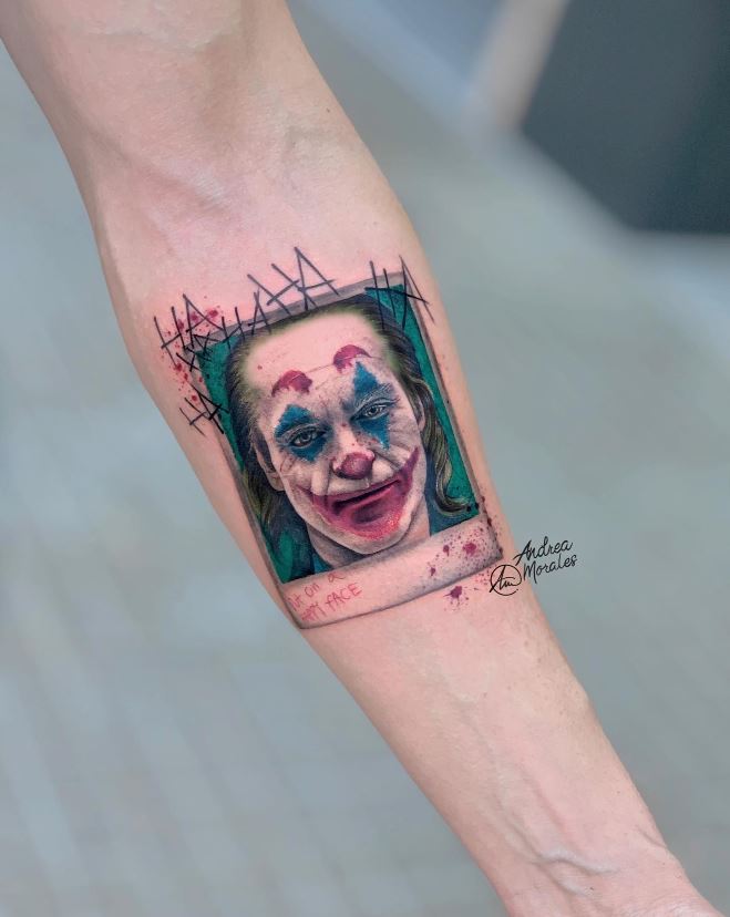 Tatouage Minimaliste Portrait Coloré Du Joker 