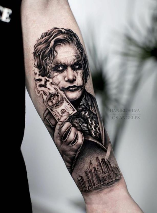 Tatouage Joker Et Billet En Feu 