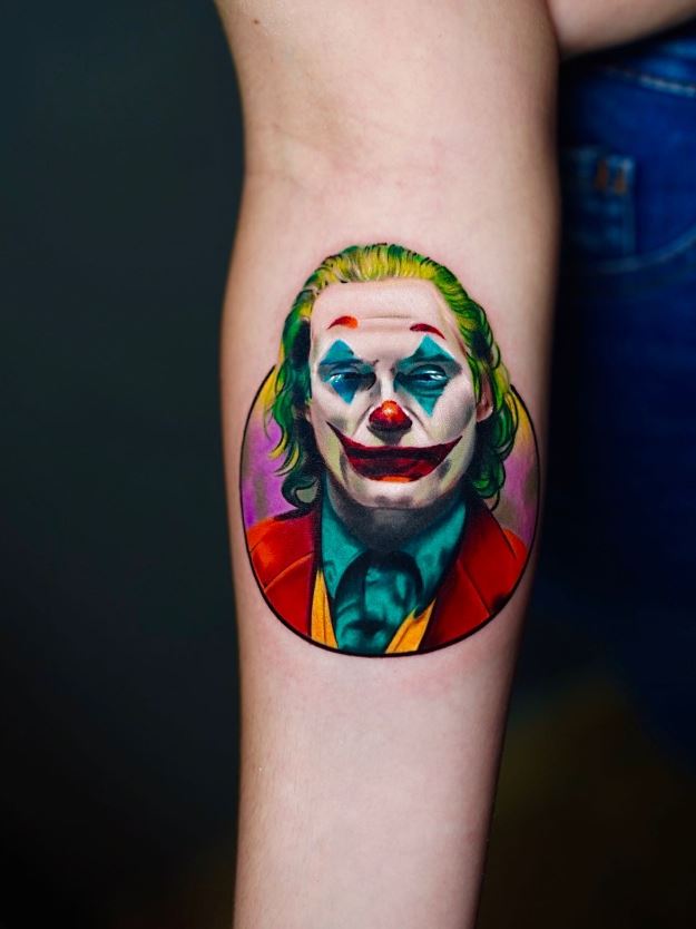 Tatouage Joker Multicolore Hors Cadre 