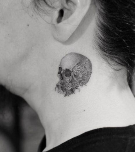 Tatouage Minimaliste Tête De Mort Florale