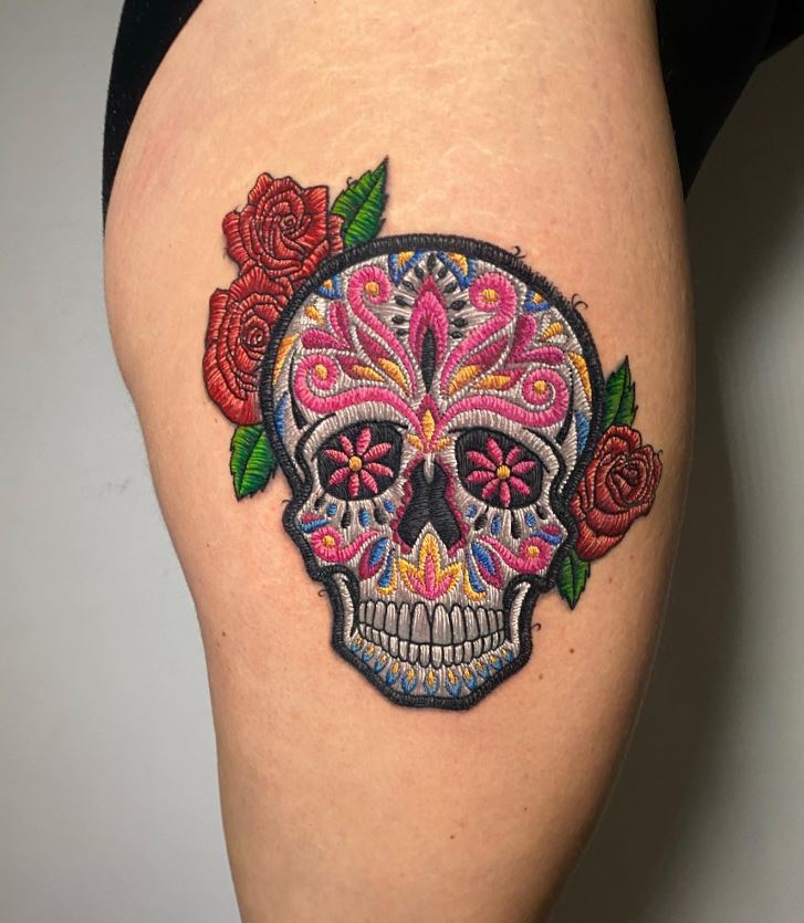 Tatouage Tête De Mort Brodée Et Trio De Rose 