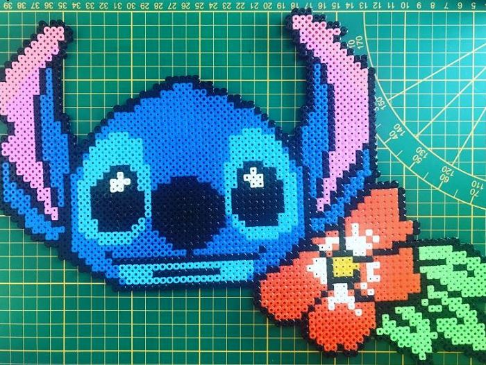 Pixel Art Stitch Avec Fleur 