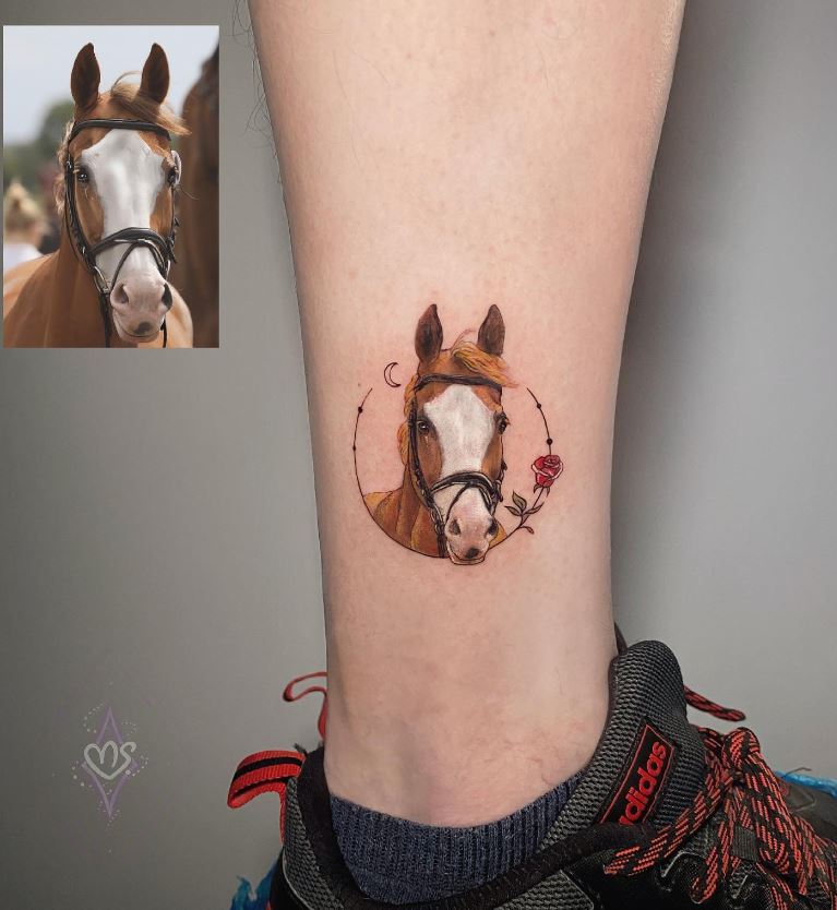 Tatouage Minimaliste Portrait De Cheval Réaliste