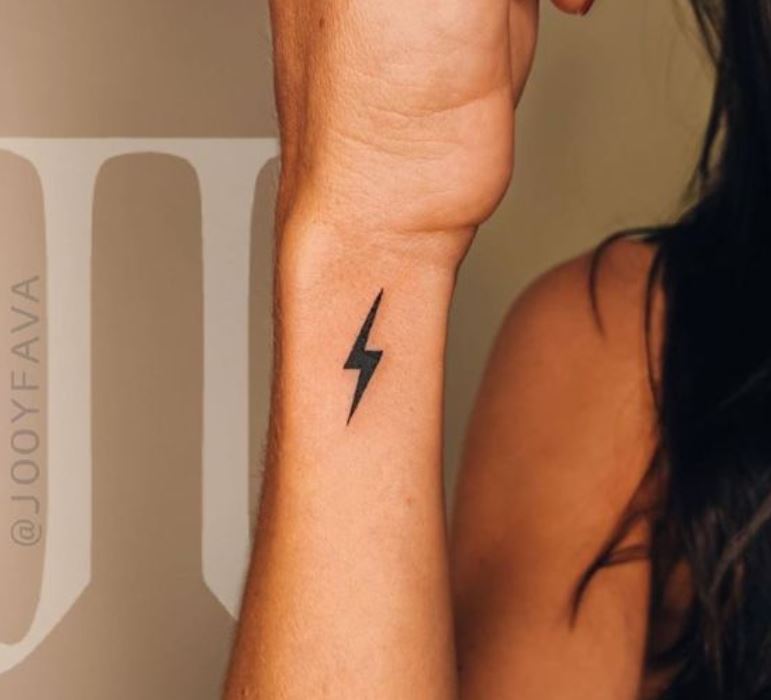 Blacktattoo éclair Minimaliste 