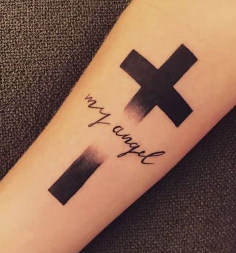 Tatouage Croix à Découpe Avec Mot 