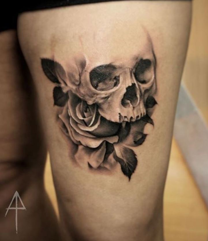 Tatouage Tête De Mort Avec Rose En Noir Et Gris 