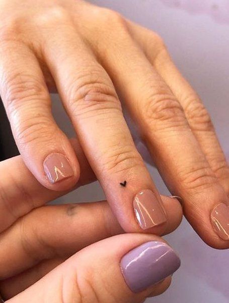 Tatouage Coeur Discret Sur Le Doigt