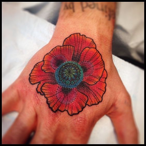 tatouages Mains Femmes
