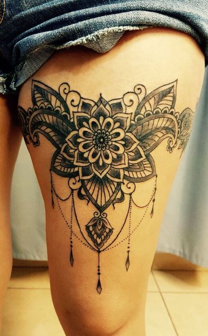  Tatouage Mandala Poinsettia Sur La Cuisse 