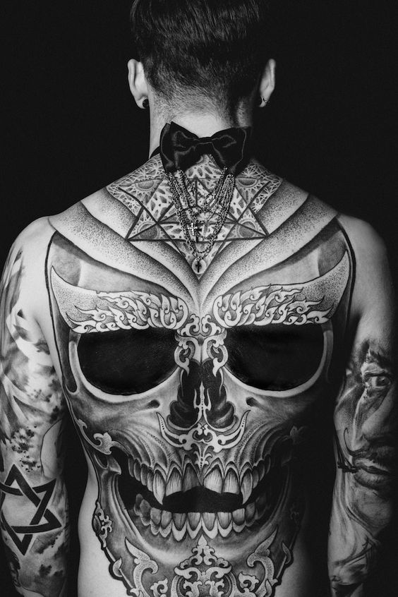 Tatouage Crâne & Canines 