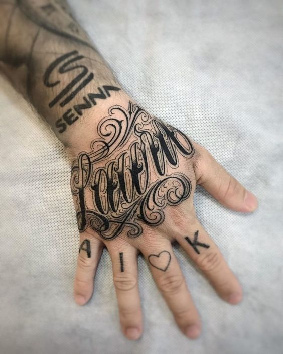 tatouages Mains Femmes