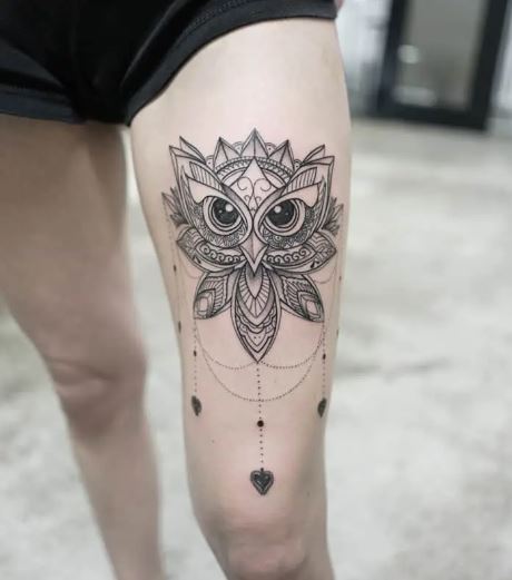 Tatouage Mandala Avec Hibou Sur La Cuisse 
