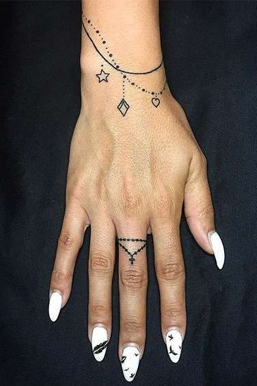 Tatouage Bracelet Avec Dots, étoile Et Coeur