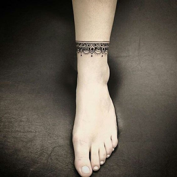 Tatouage Dentelle à Motifs Sur La Cheville