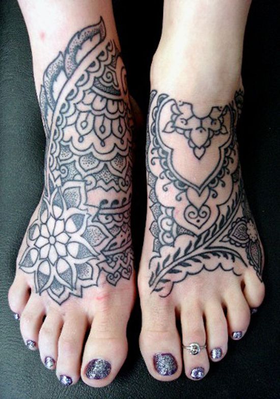 Tatouage Dentelle Avec Mandala Sur La Cheville