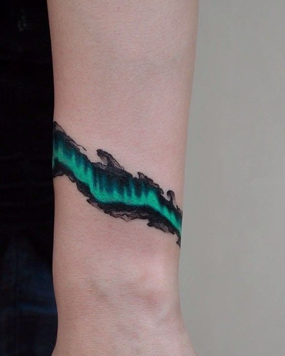 Tatouage Bracelet Aurore Boréale