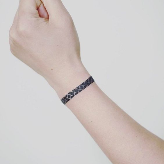Tatouage Bracelet Noire à Motif Géométrique