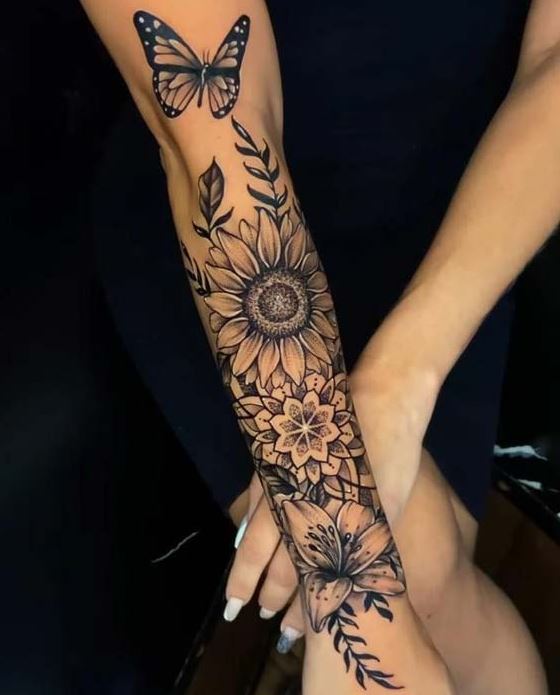 Tatouage Mandala Avec Tournesol, Lys Et Papillon Sur L'avant Bras 