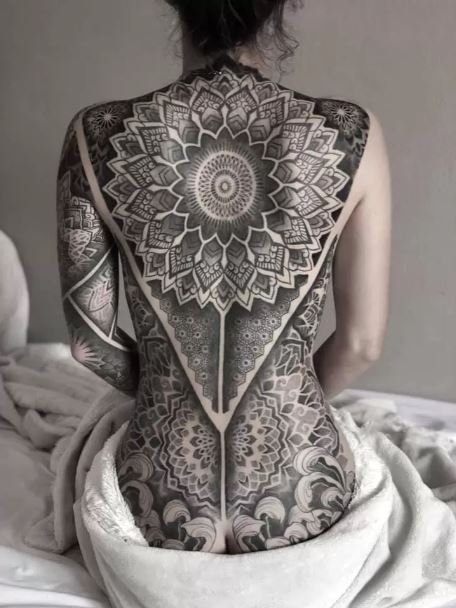 Tatouage Mandala Imposant 