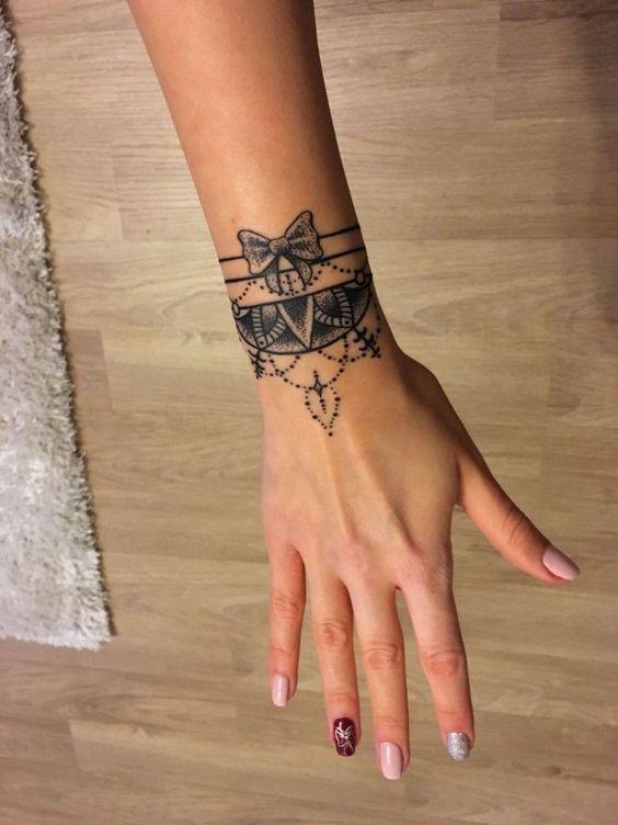 Tatouage Bracelet Ornemental Avec Noeud