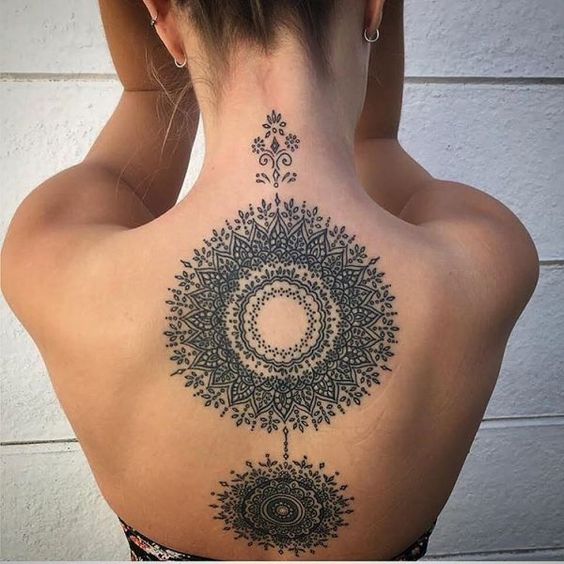 Tatouage Mandala Svastika 