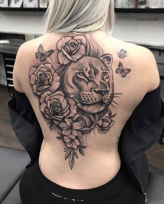 Tatouage Lionne Et Roses 