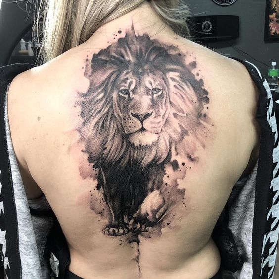 Tatouage Lion En Aquarelle Noire Et Grise 