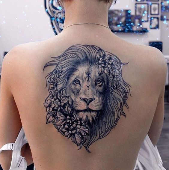 Tatouage Lion Orné De Fleurs 